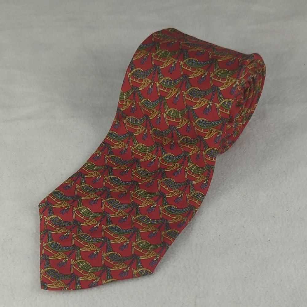 Salvatore Ferragamo 100% Silk Linked Horn Print Mens Neck Tie